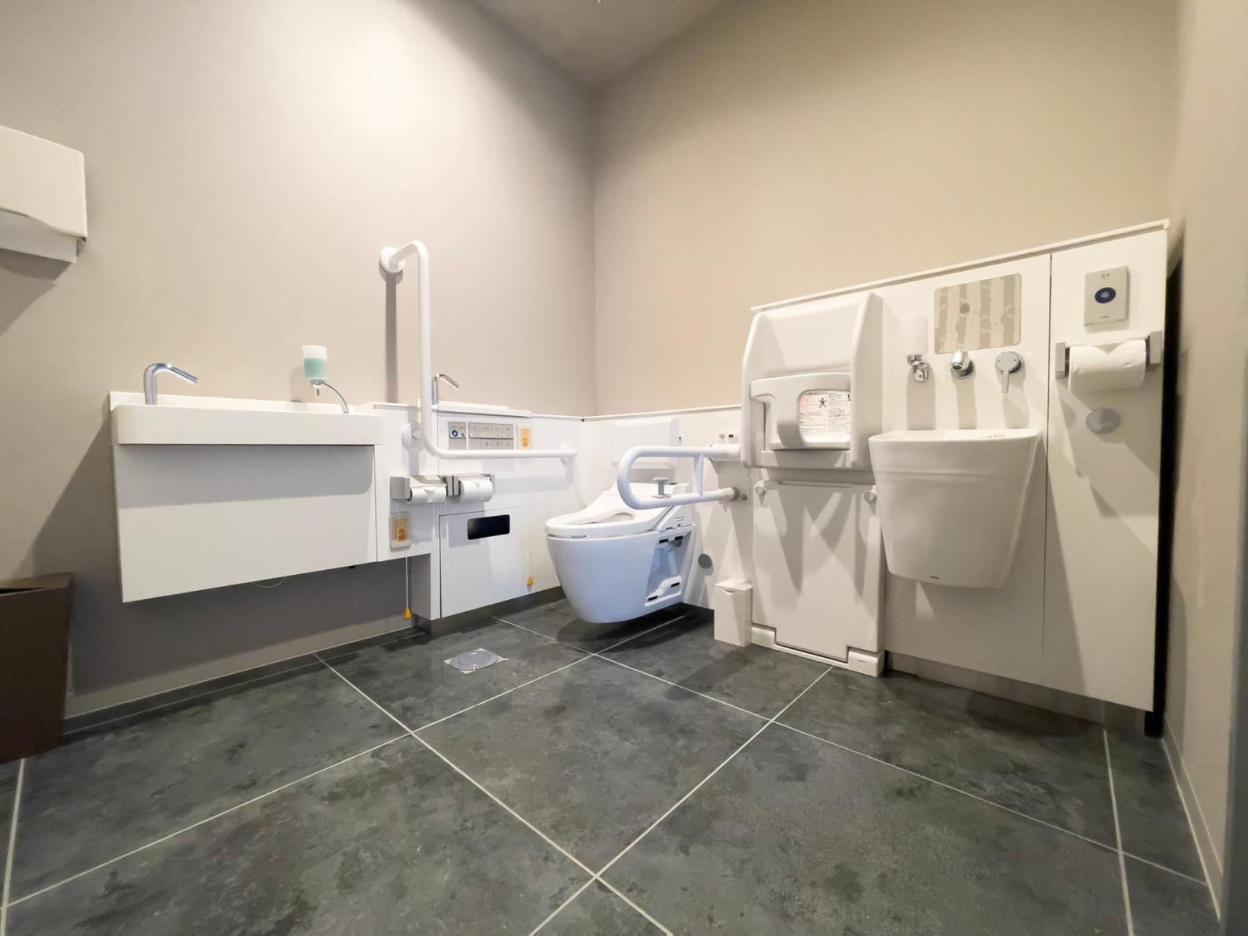 โรงแรม Super Premier Ikebukuro Natural Hot Spring